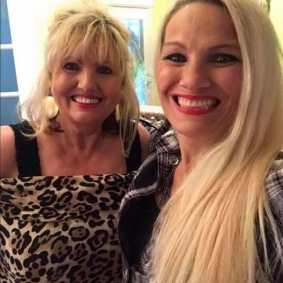 Meet your Posher, Sandy - Picture 5 of 6